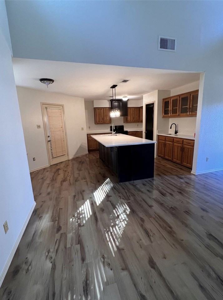 2828 Inniswood Cir - Photo 2 of 5
