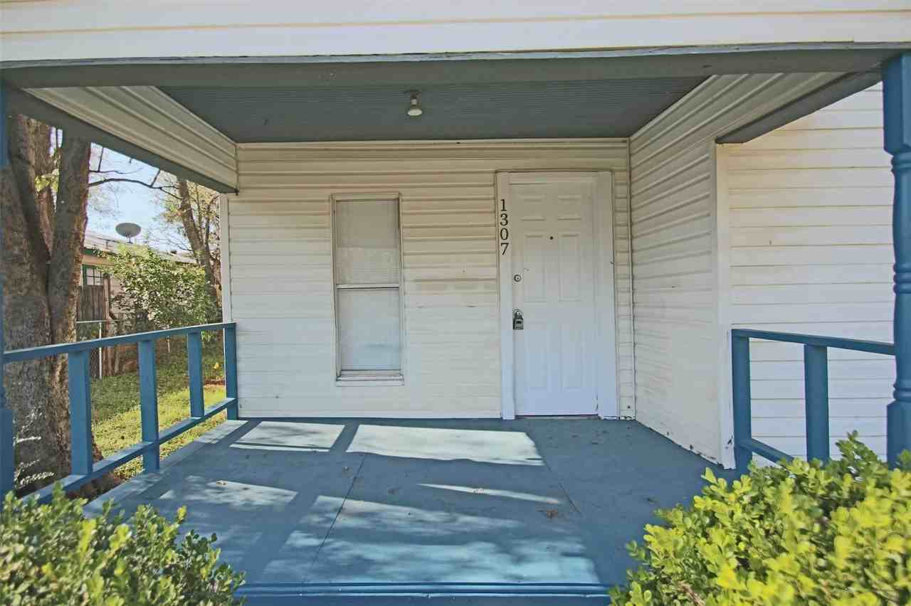 1307 Joslin St - Photo 3 of 27