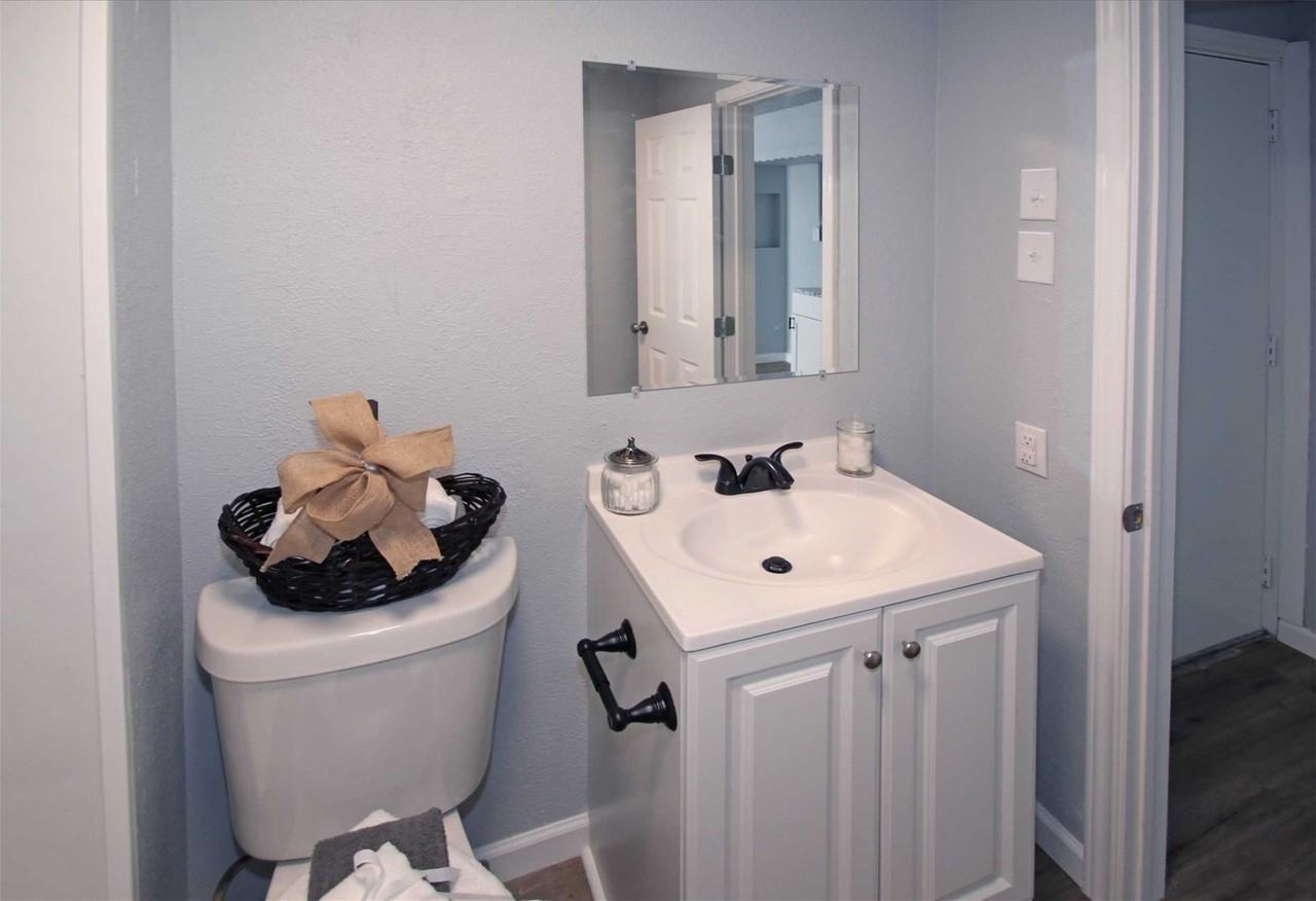 1307 Joslin St - Photo 5 of 27