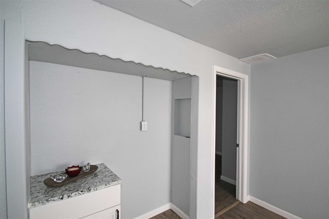 1307 Joslin St - Photo 6 of 27