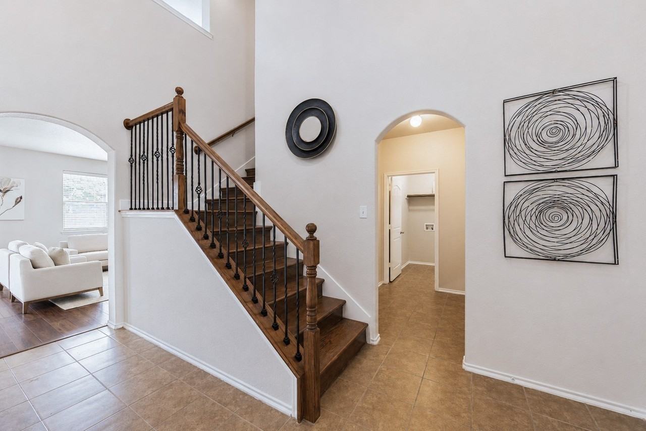 5049 Diamond Peak Ct - Photo 2 of 21