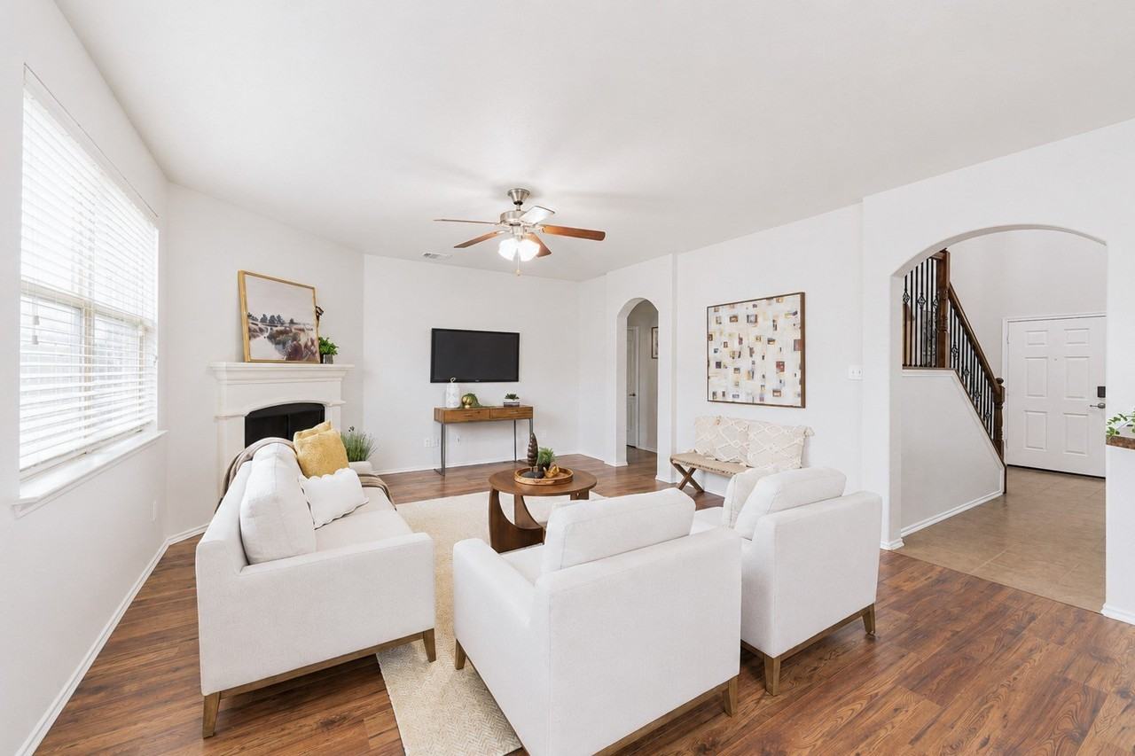 5049 Diamond Peak Ct - Photo 5 of 21