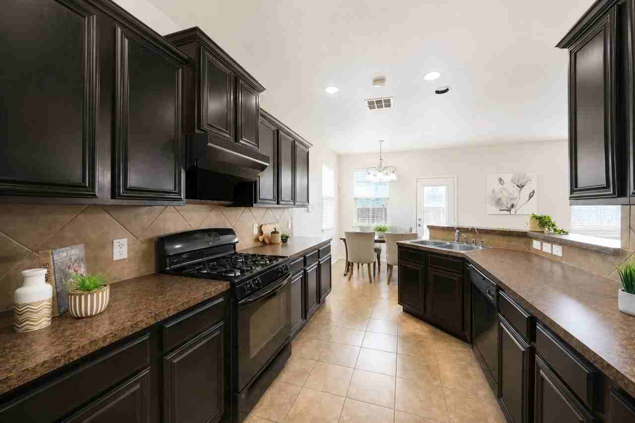 5049 Diamond Peak Ct - Photo 7 of 21