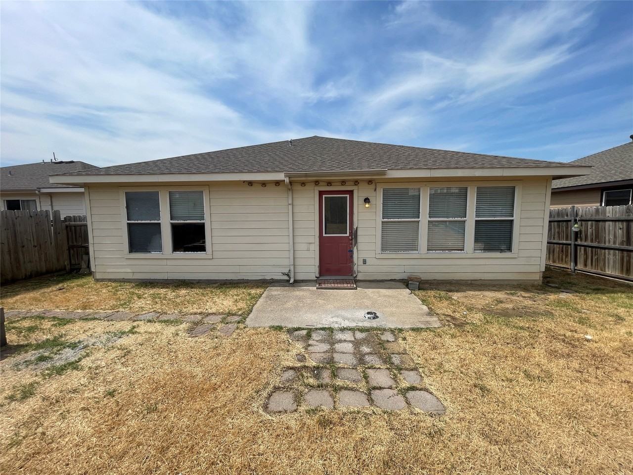 1005 Post Oak Trl - Photo 2 of 15