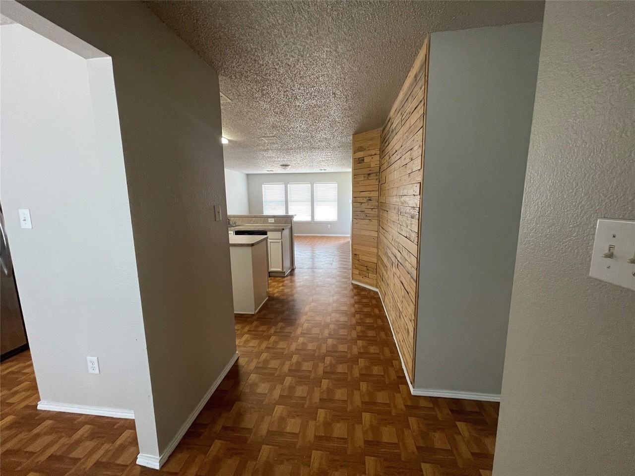 1005 Post Oak Trl - Photo 3 of 15