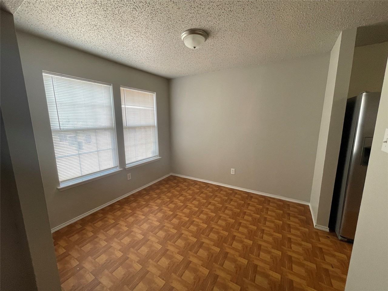 1005 Post Oak Trl - Photo 4 of 15