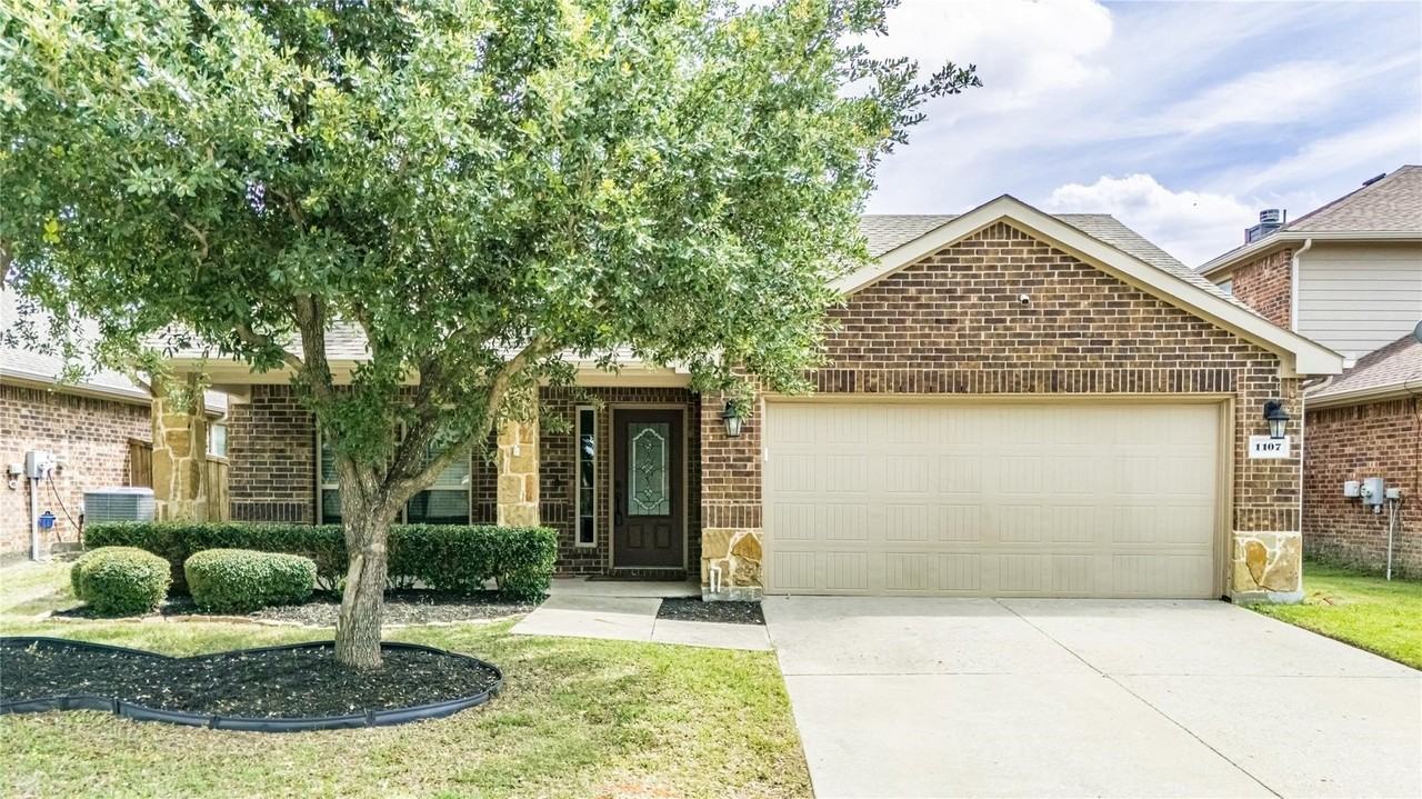 1107 Dickenson Dr - Photo 2 of 24