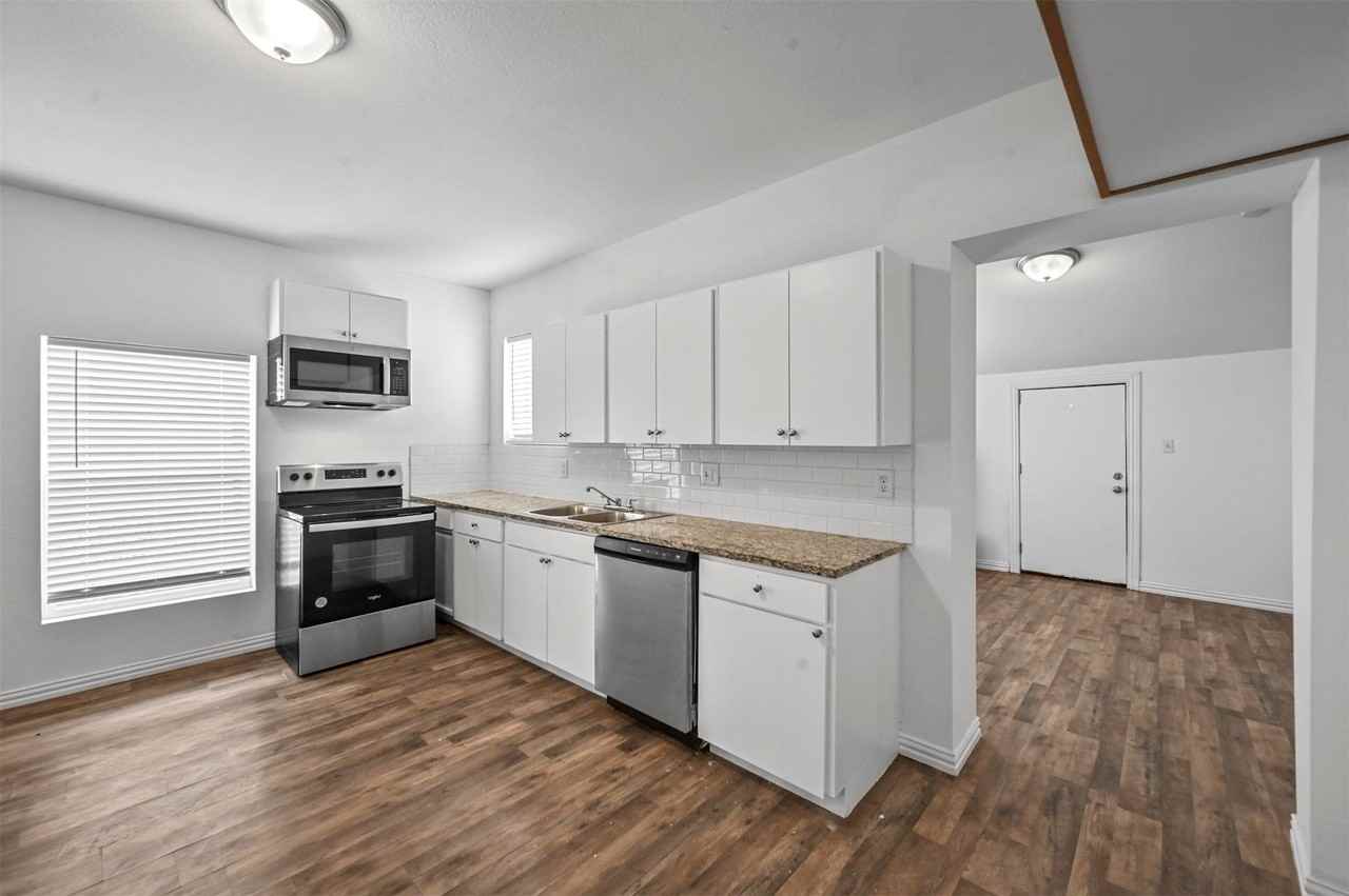 708 W Day St - Photo 6 of 21