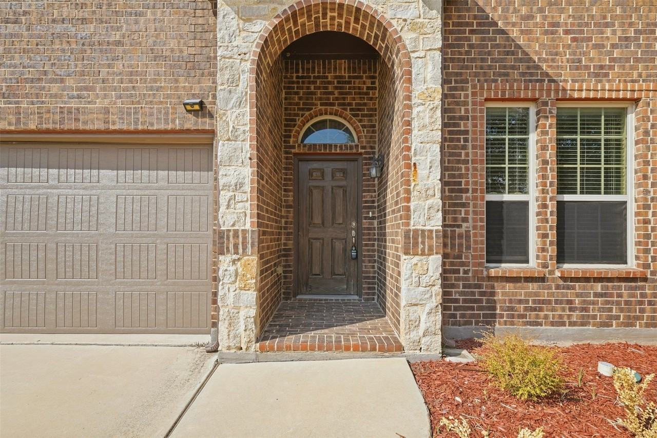 8 Mapleridge Dr - Photo 4 of 25