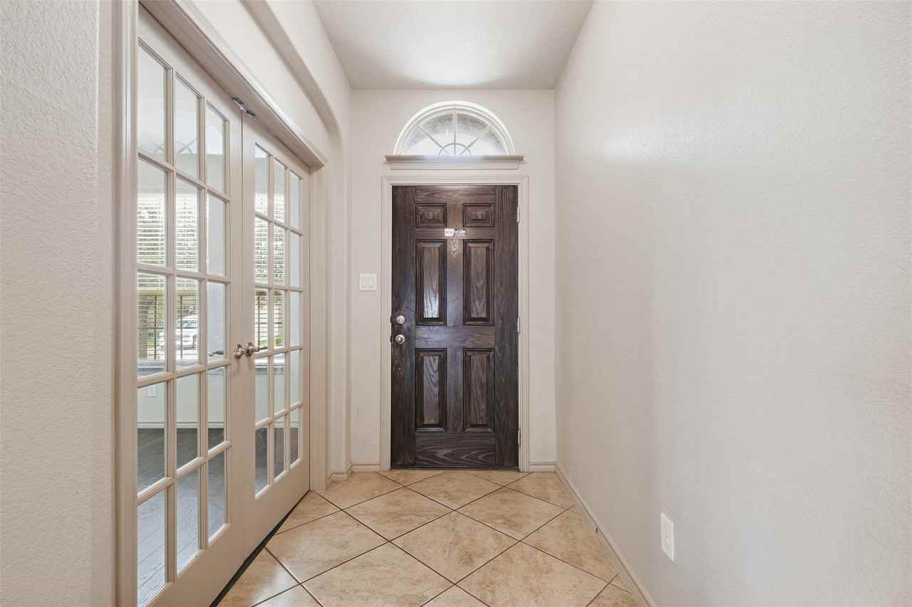 8 Mapleridge Dr - Photo 5 of 25