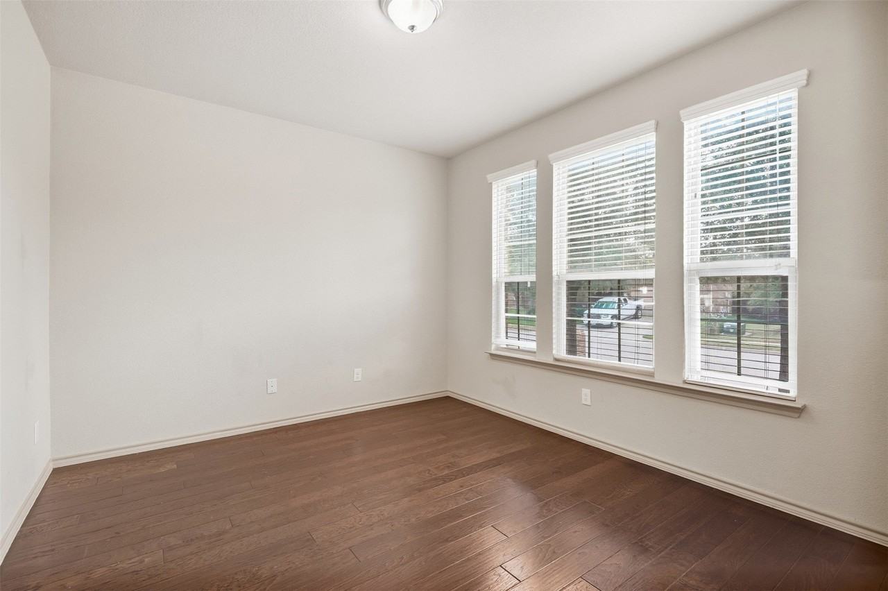 8 Mapleridge Dr - Photo 6 of 25