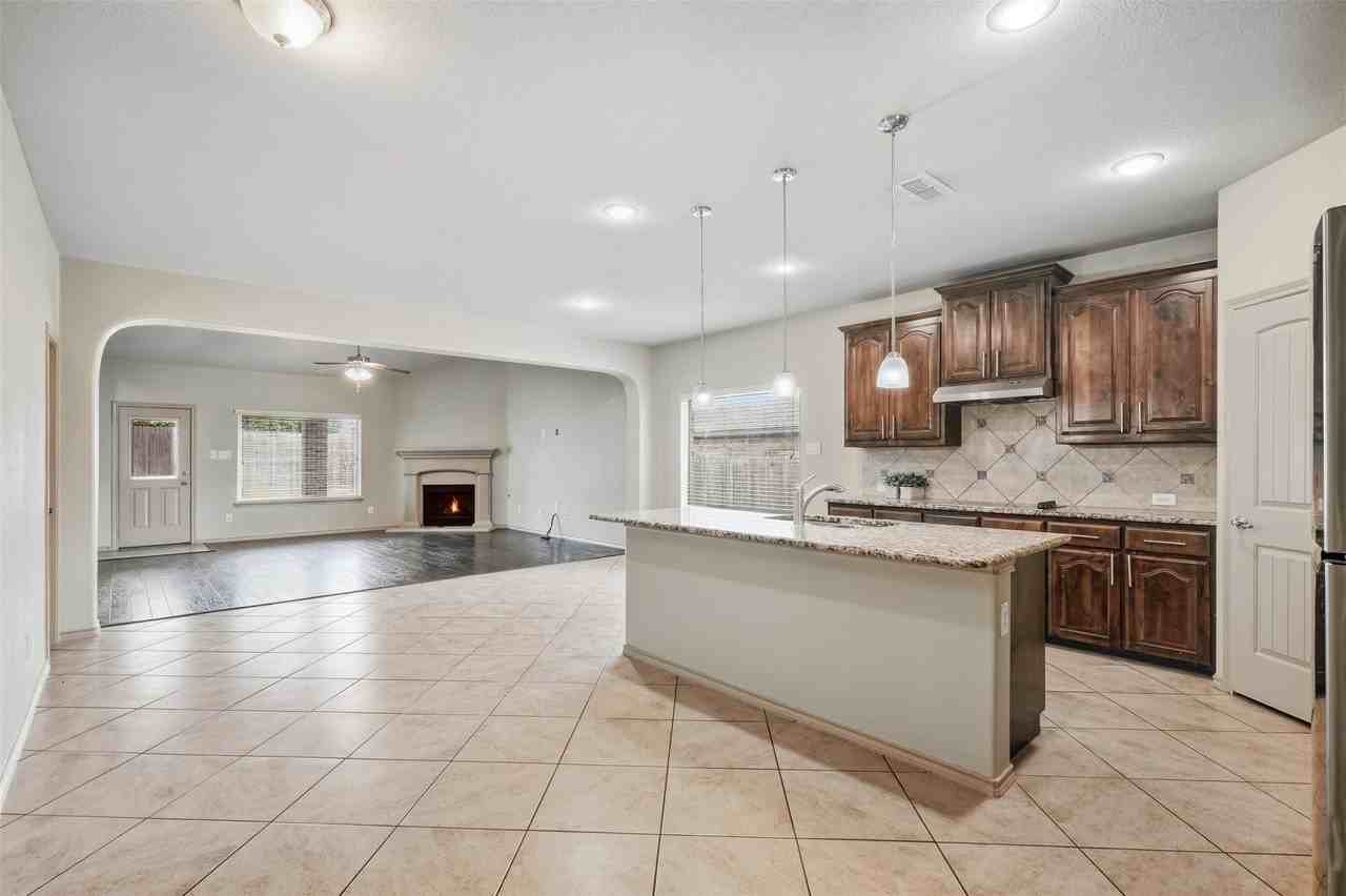 8 Mapleridge Dr - Photo 7 of 25