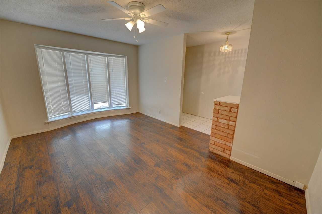 801 Canyon Ridge Dr - Photo 3 of 21