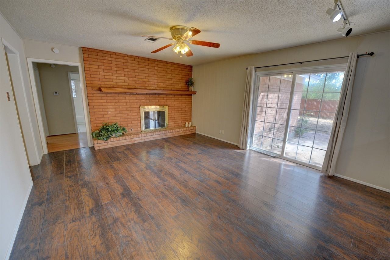 801 Canyon Ridge Dr - Photo 4 of 21