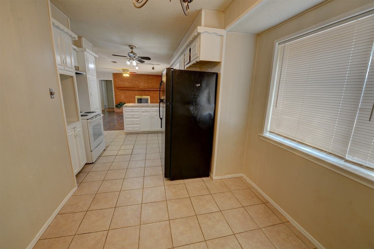 801 Canyon Ridge Dr - Photo 6 of 21