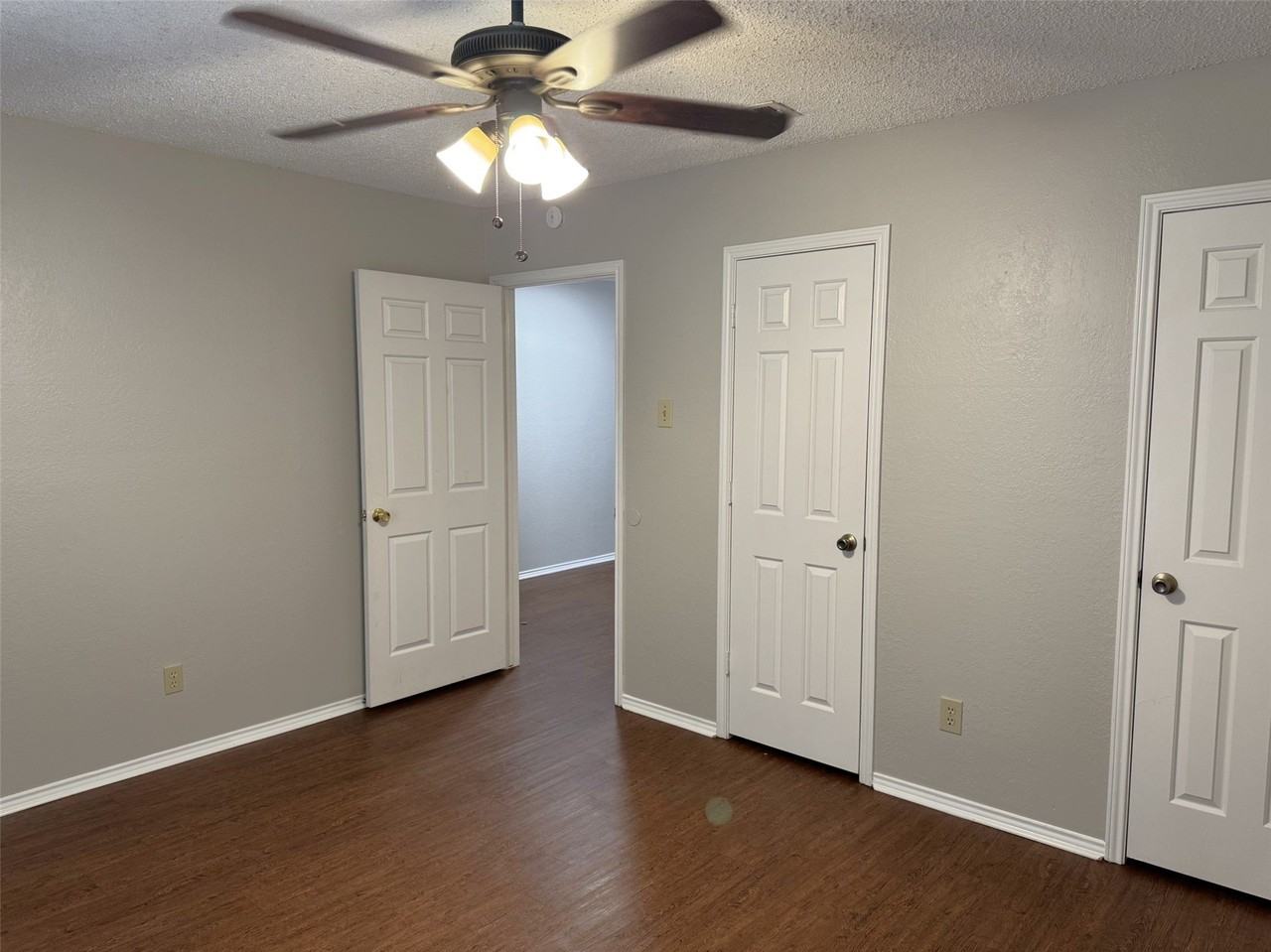 2212 Bernard St - Photo 5 of 19