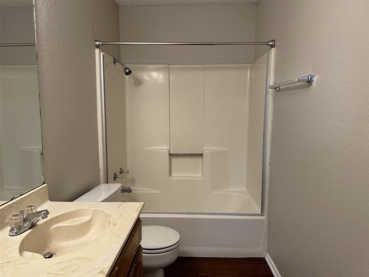 2212 Bernard St - Photo 6 of 19
