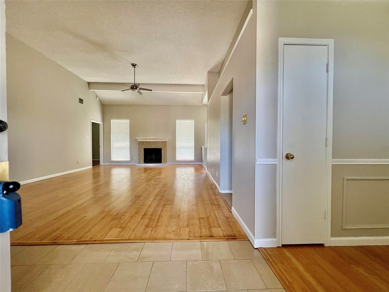 2735 Wentworth Dr - Photo 3 of 40