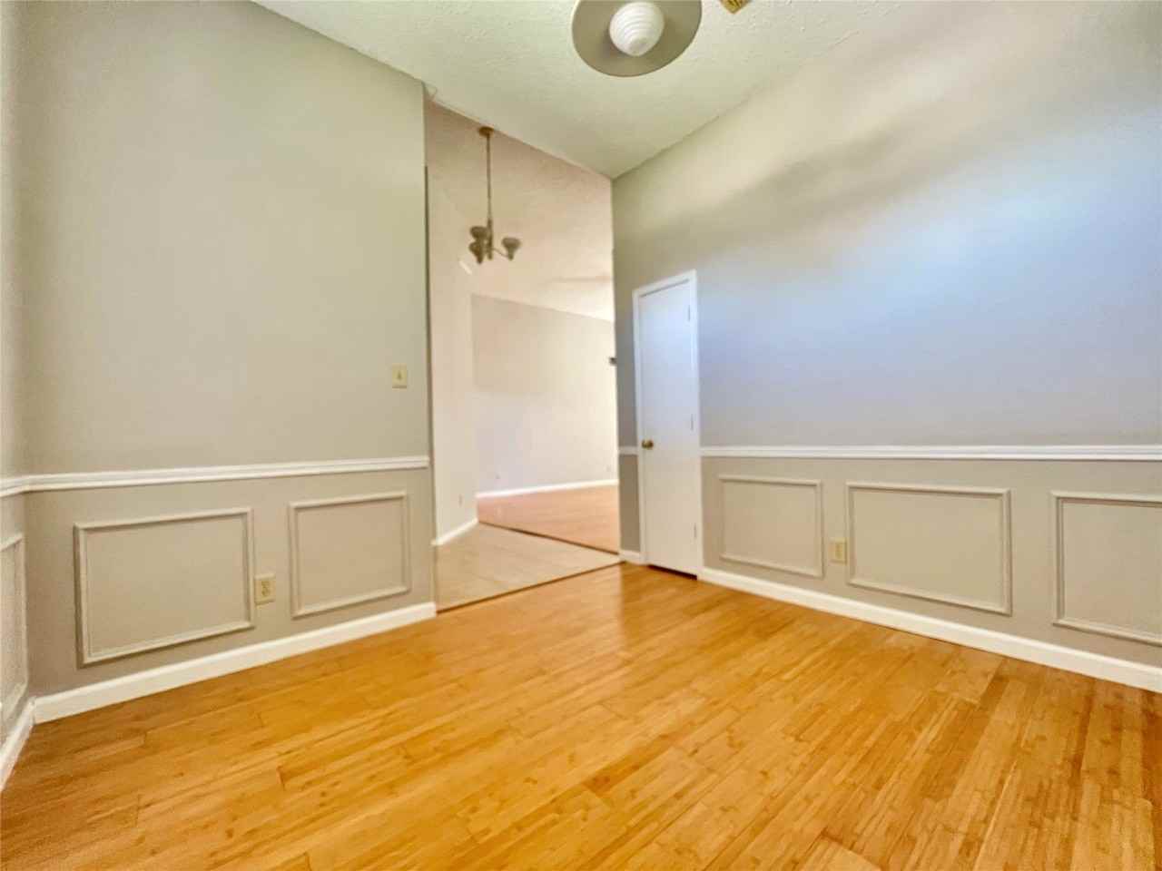 2735 Wentworth Dr - Photo 6 of 40