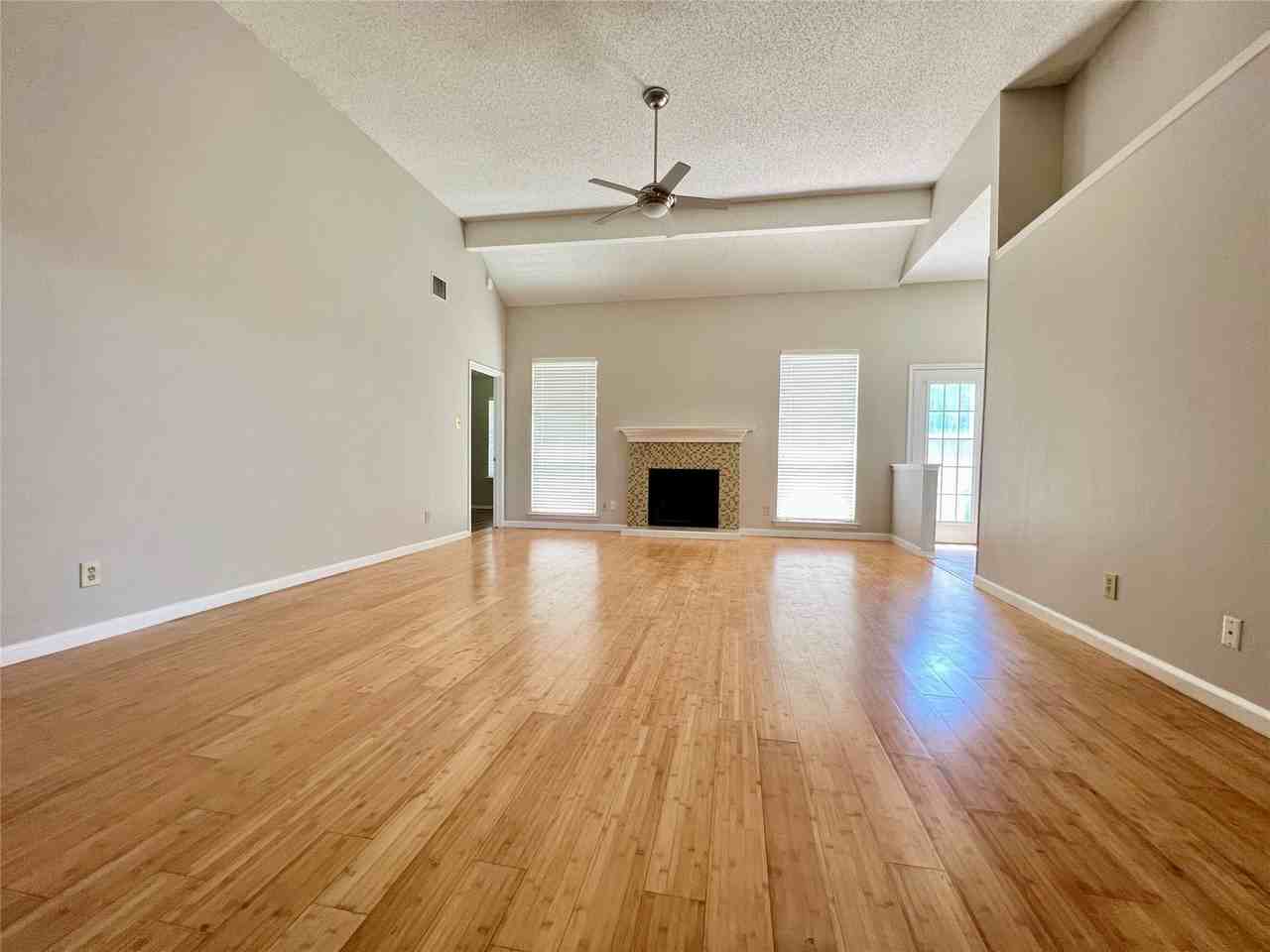 2735 Wentworth Dr - Photo 7 of 40