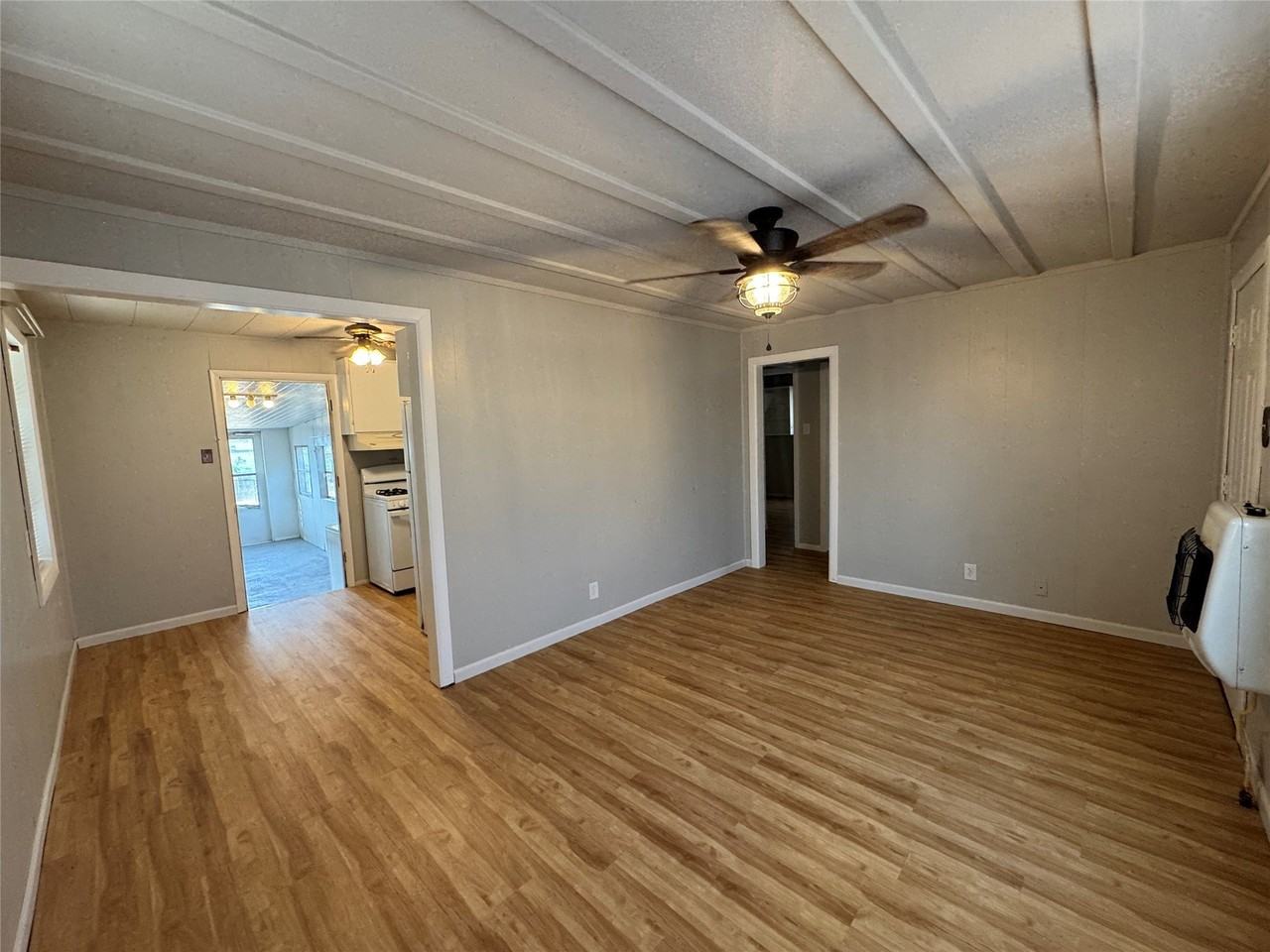 413 E Locust St - Photo 5 of 16