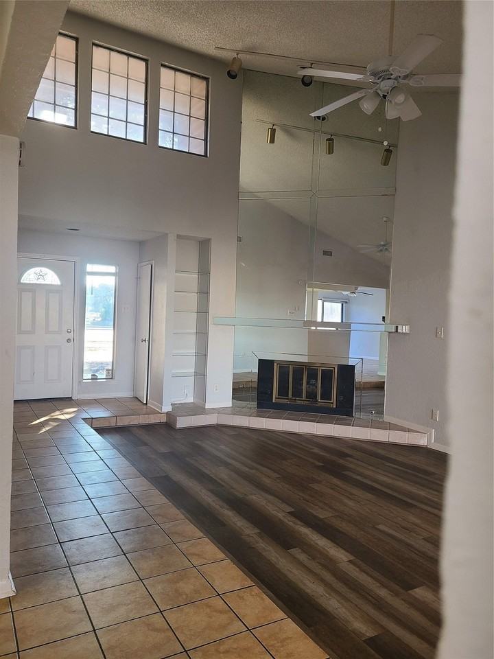 305 Centennial Blvd - Photo 2 of 22