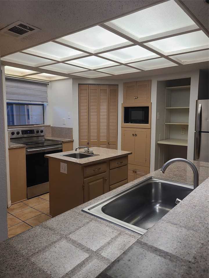 305 Centennial Blvd - Photo 4 of 22