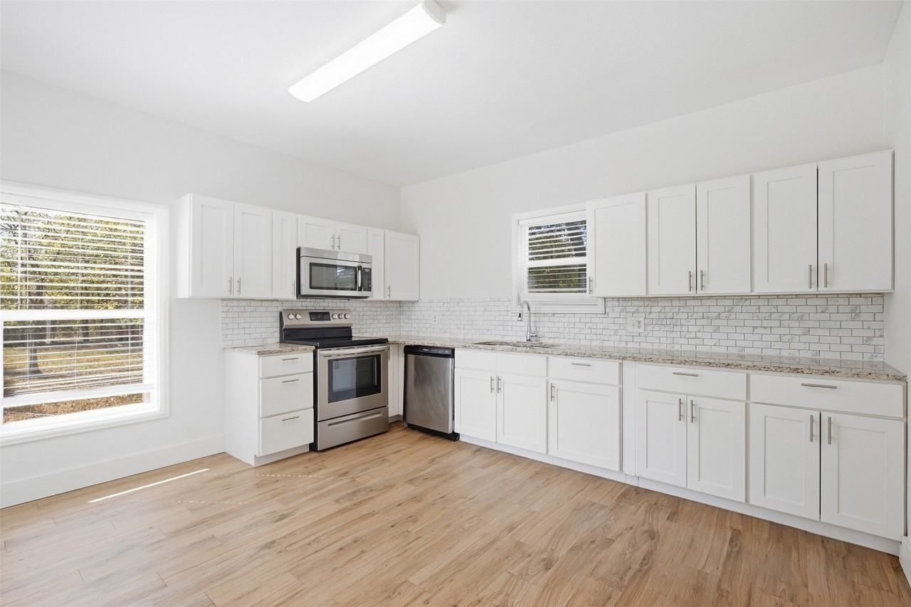 2222 W Bond St - Photo 2 of 17
