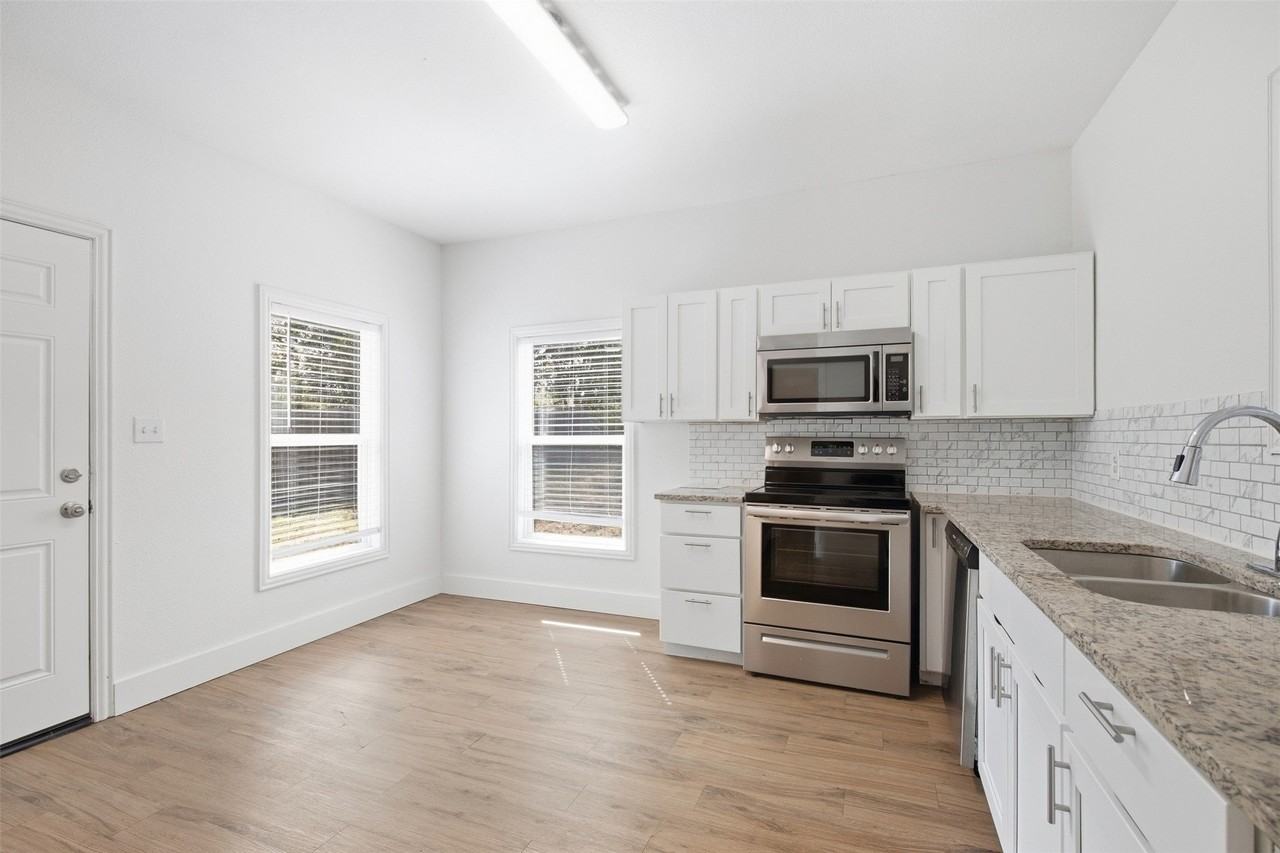 2222 W Bond St - Photo 3 of 17