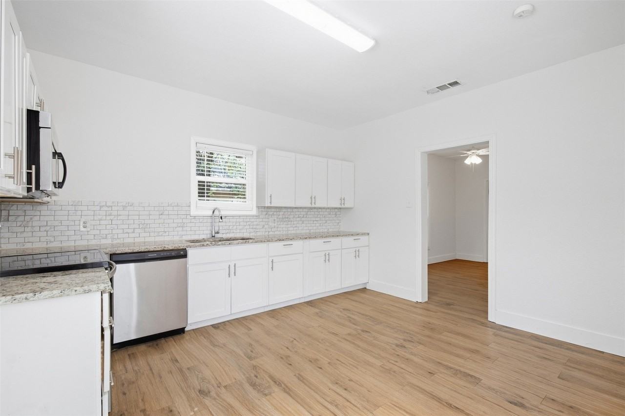 2222 W Bond St - Photo 4 of 17