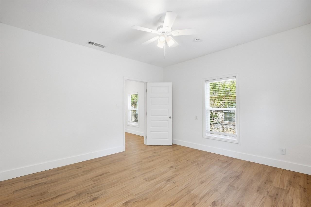 2222 W Bond St - Photo 5 of 17