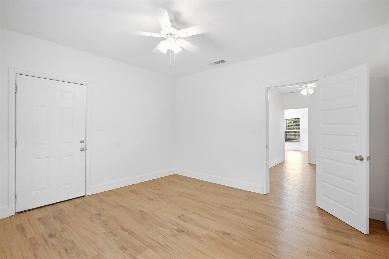 2222 W Bond St - Photo 6 of 17