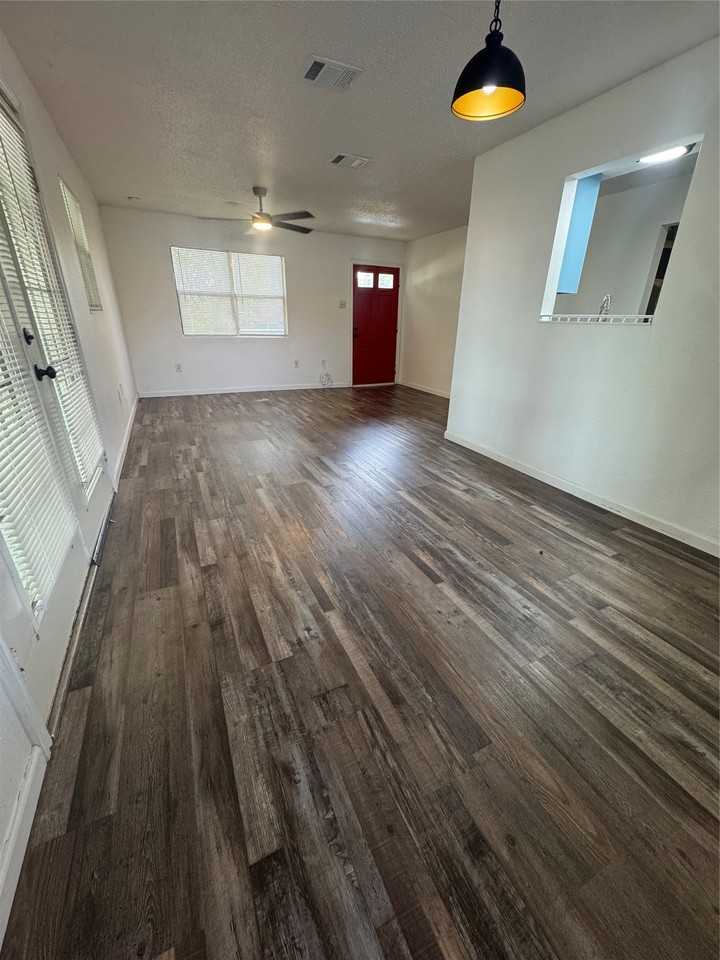2715 S 2nd St - Photo 4 of 10