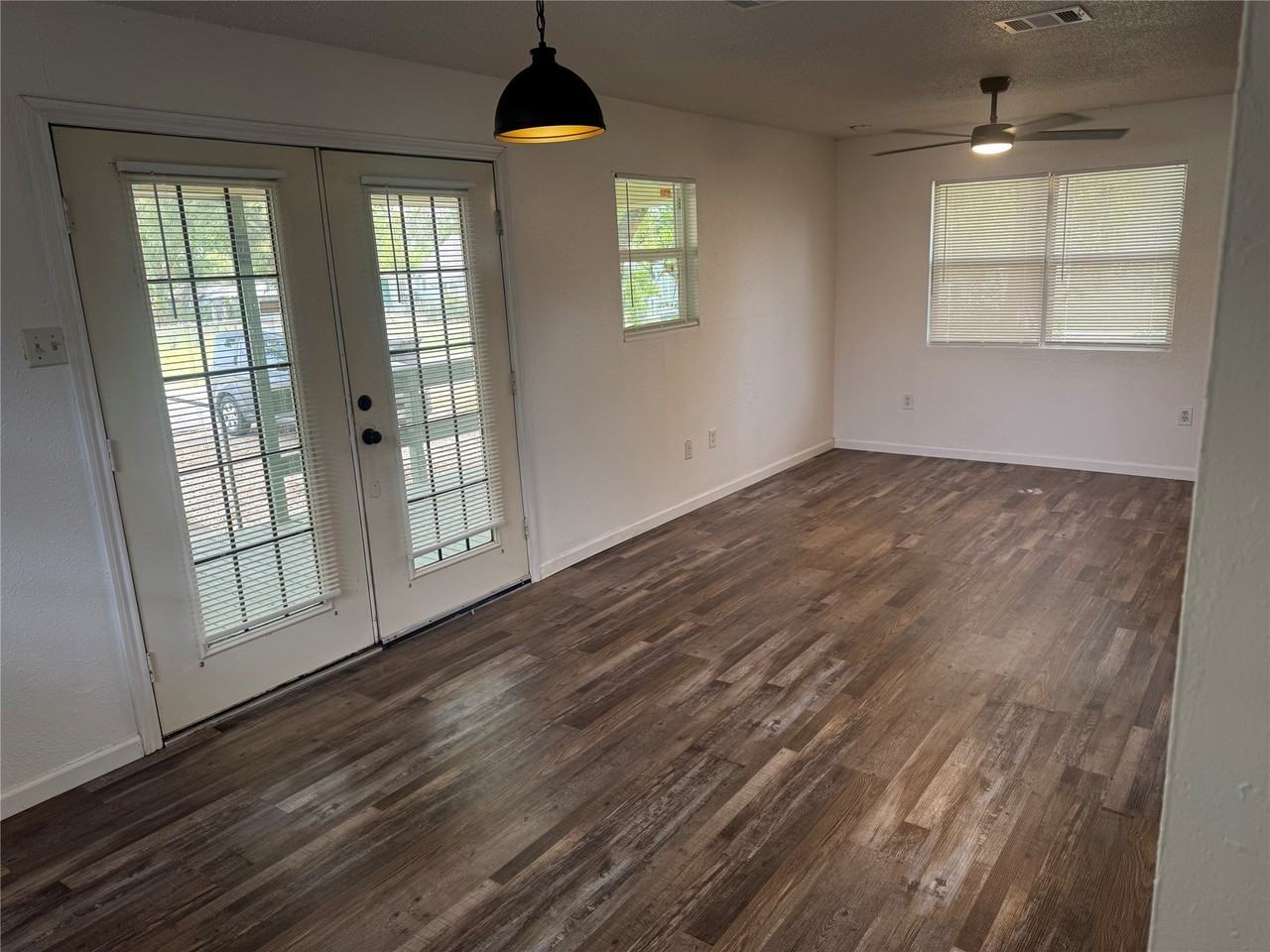 2715 S 2nd St - Photo 5 of 10