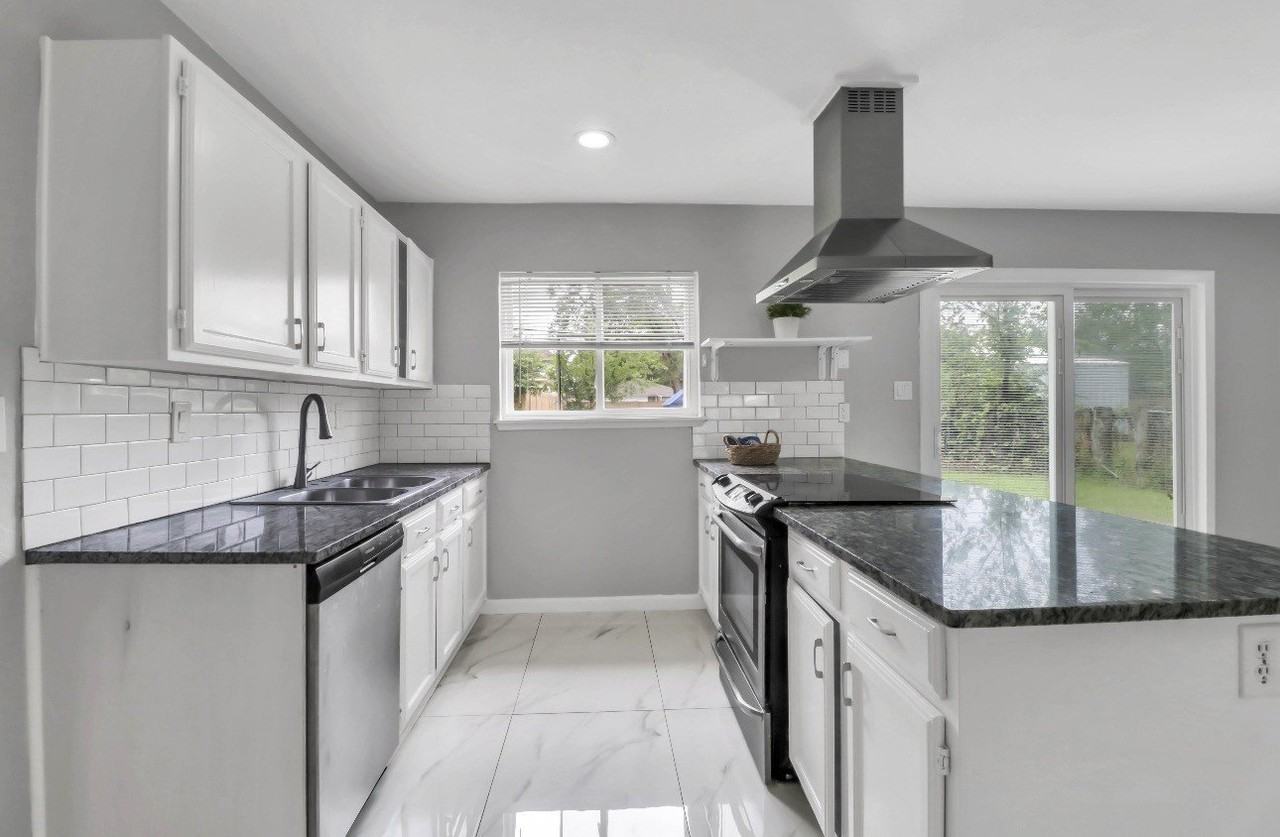 1509 California Trl - Photo 2 of 33