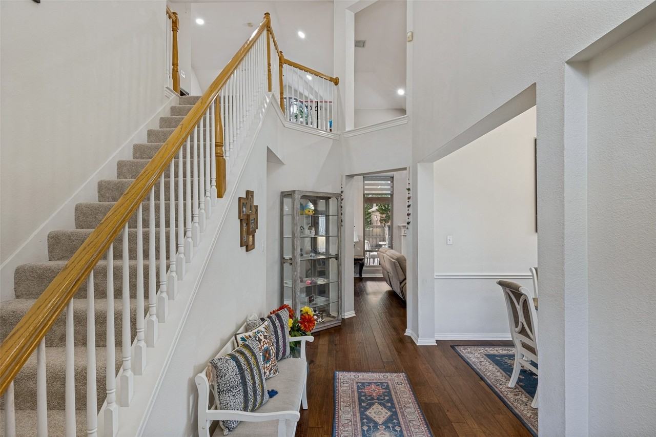 306 Tustin Ct - Photo 3 of 27