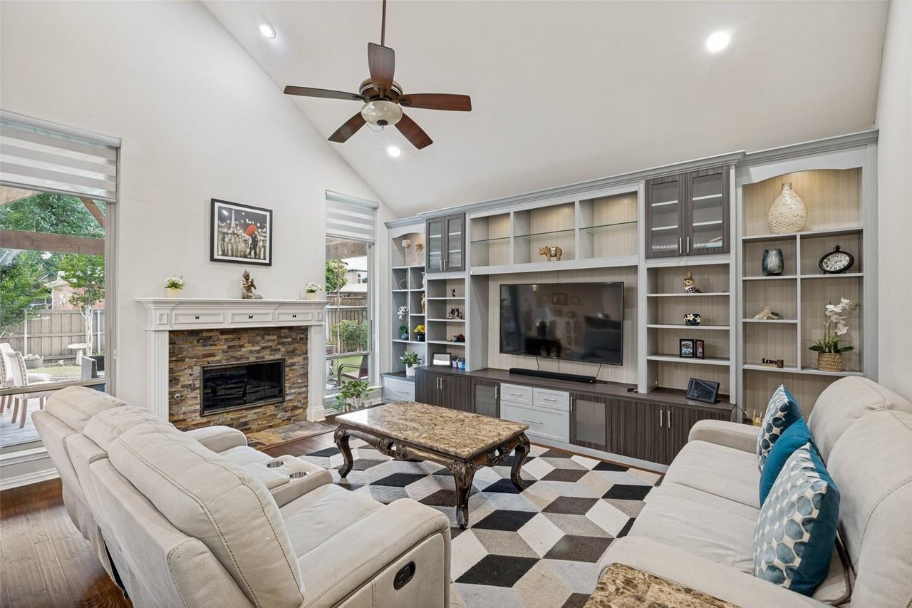 306 Tustin Ct - Photo 5 of 27