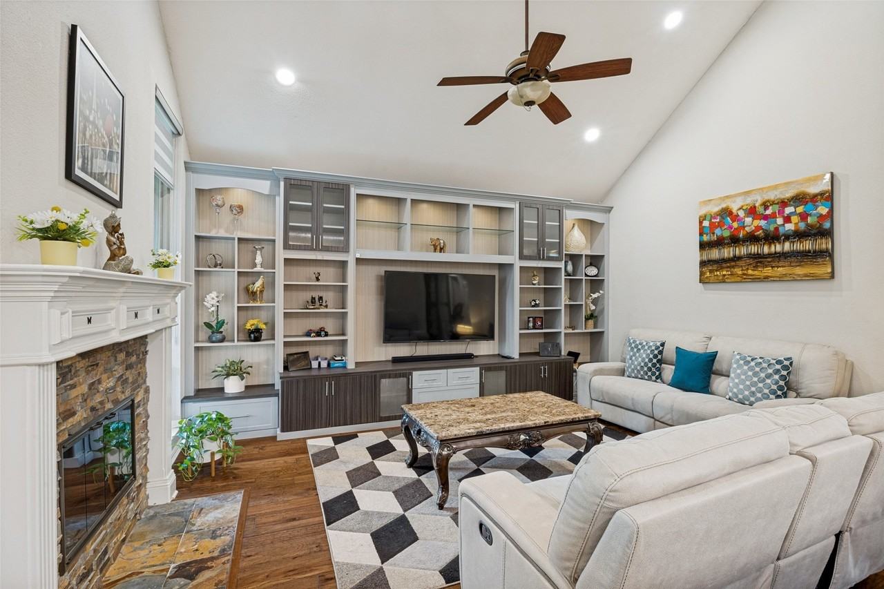 306 Tustin Ct - Photo 6 of 27