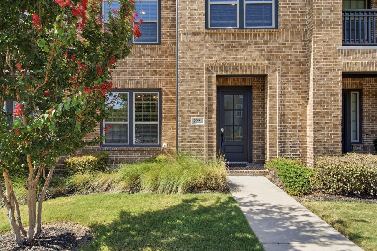 2221 Lasso Ln - Photo 5 of 30