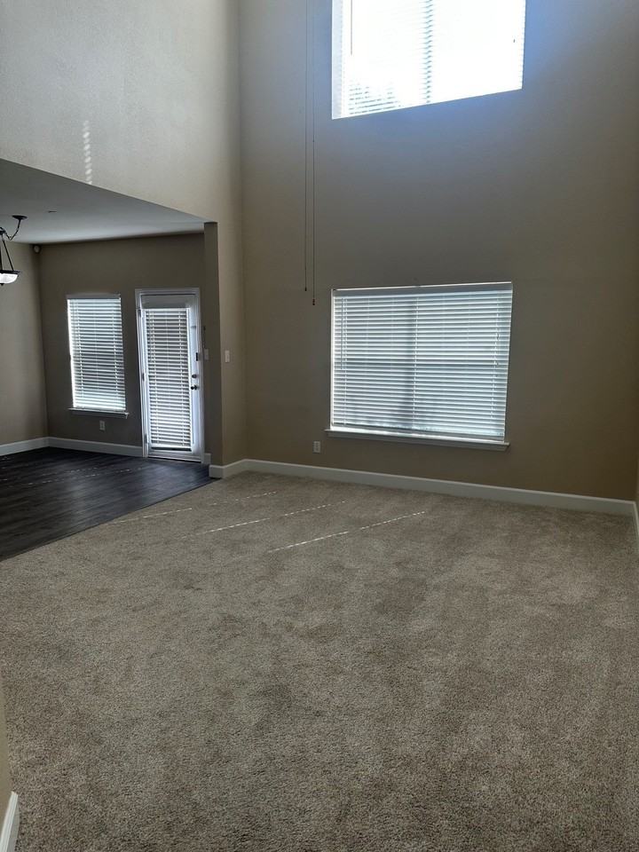 8720 Bigelow Dr - Photo 2 of 17