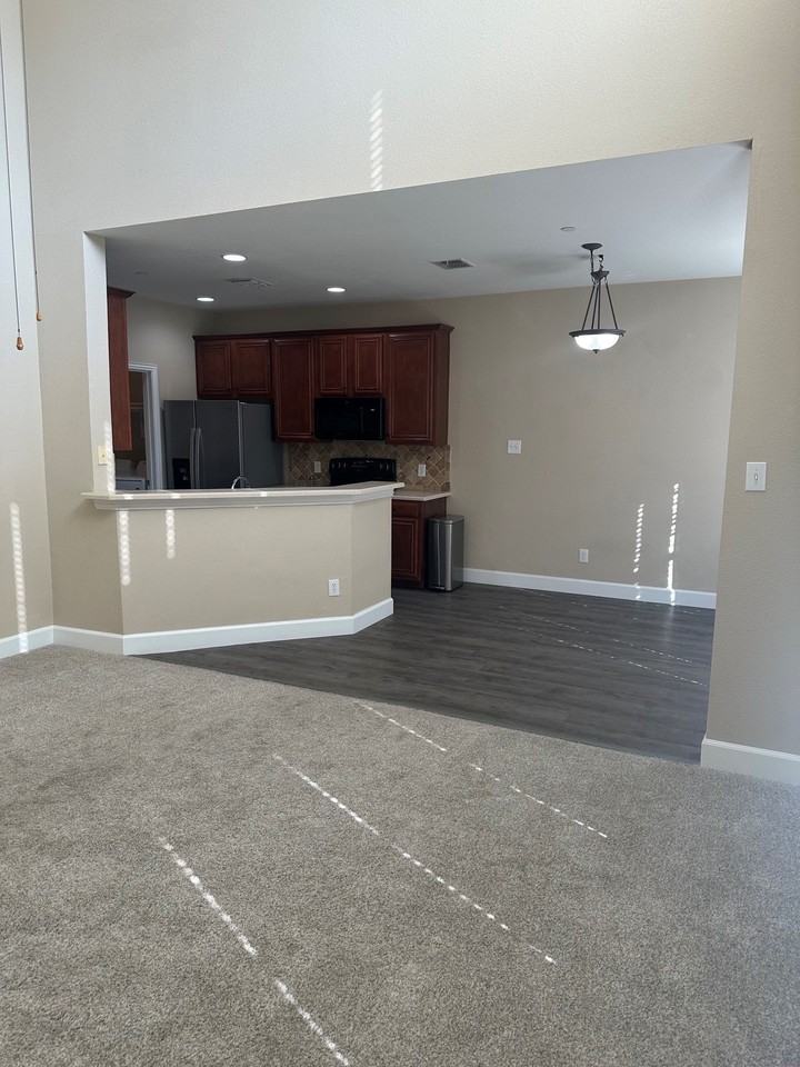 8720 Bigelow Dr - Photo 3 of 17
