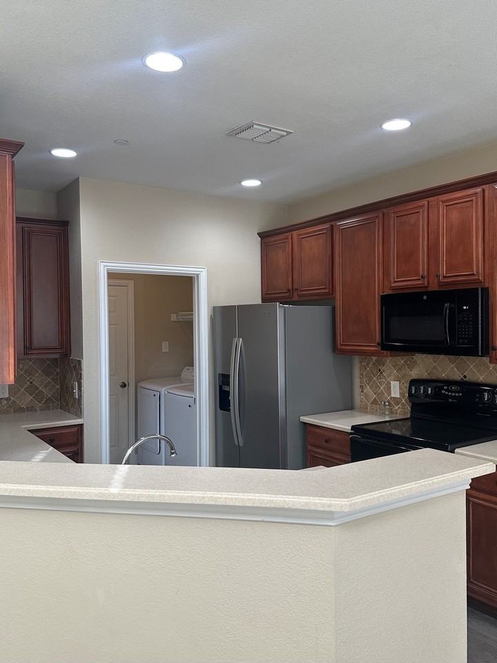 8720 Bigelow Dr - Photo 4 of 17