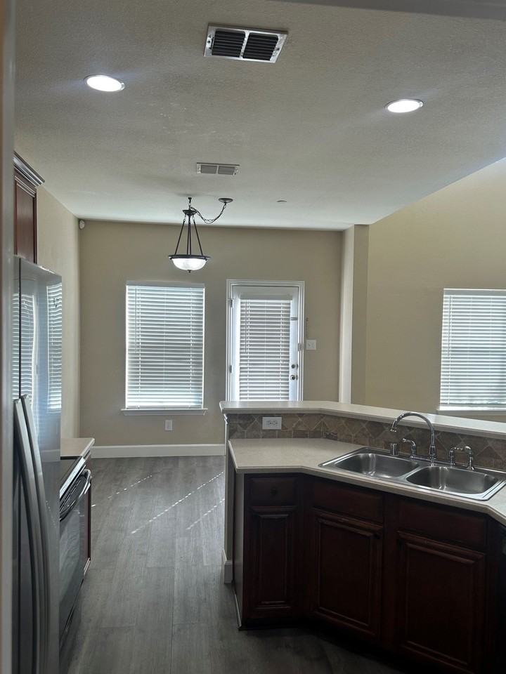 8720 Bigelow Dr - Photo 6 of 17