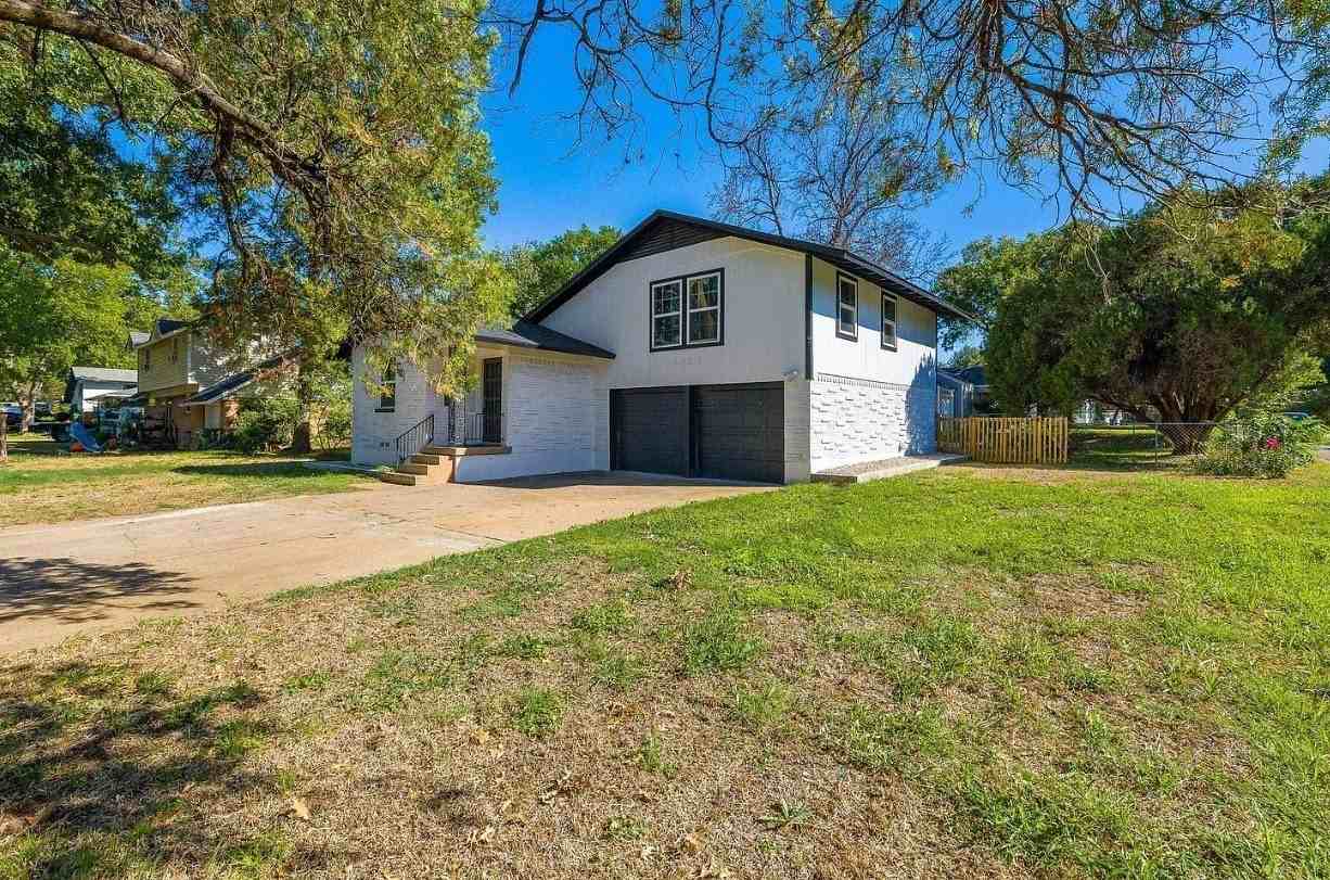 1324 Killian Dr - Photo 4 of 36