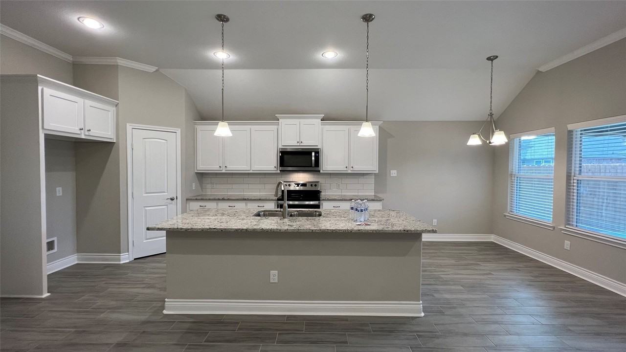 1004 Hardaway Ln - Photo 4 of 12