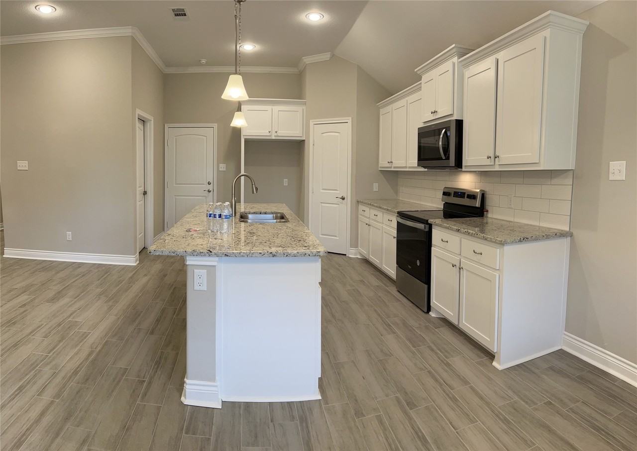 1004 Hardaway Ln - Photo 5 of 12