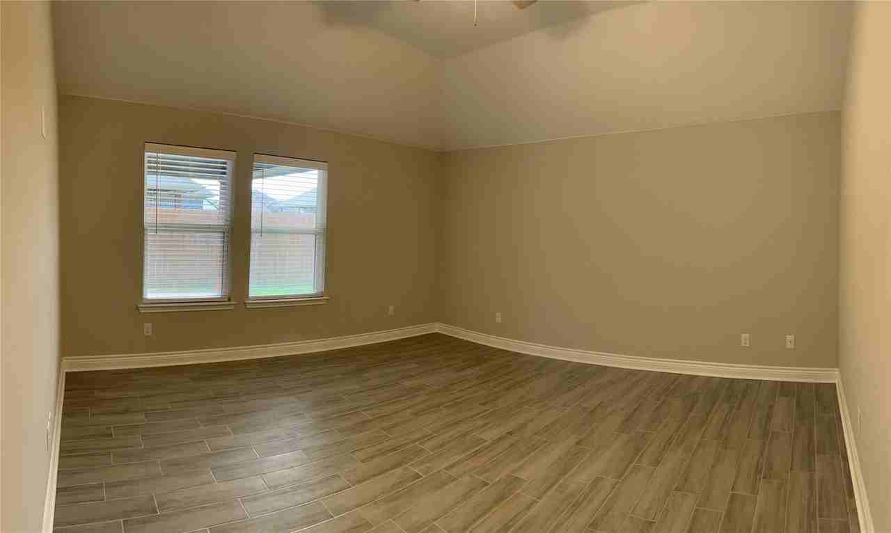 1004 Hardaway Ln - Photo 6 of 12