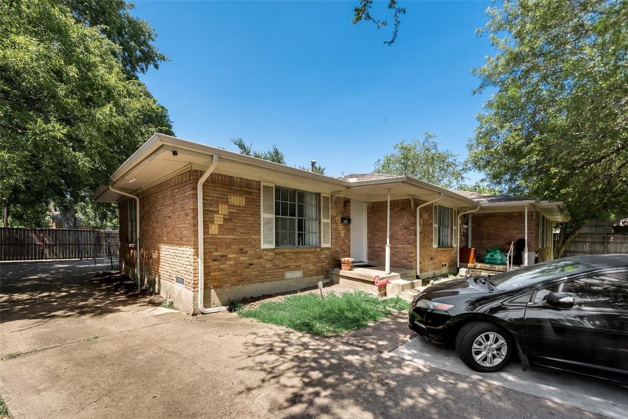 902 Spring Valley Plz - Photo 2 of 11