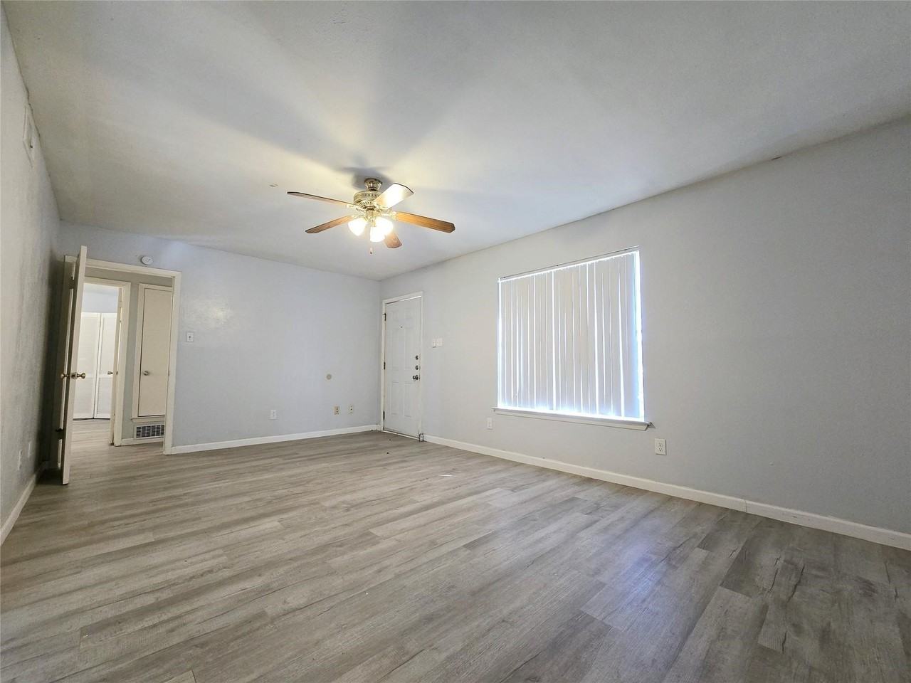 902 Spring Valley Plz - Photo 4 of 11