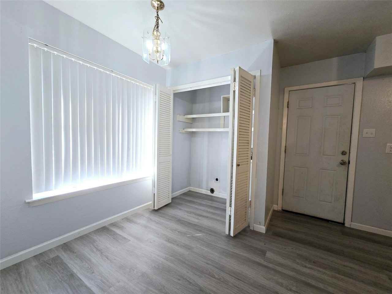 902 Spring Valley Plz - Photo 5 of 11